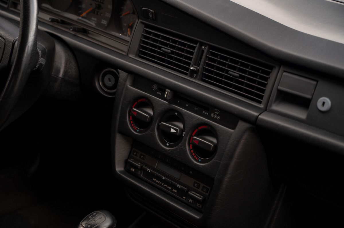 Mercedes-Benz 190-Serie (1992) — foto 50
