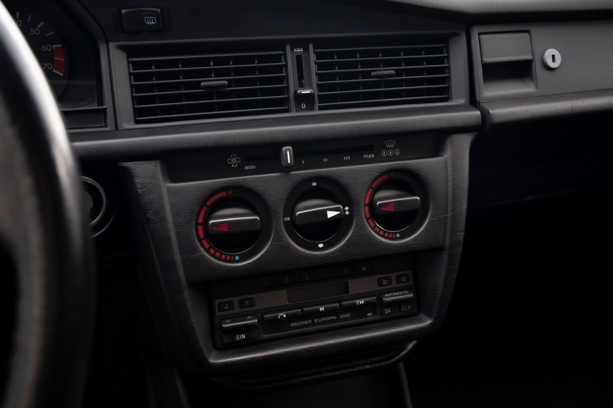 Mercedes-Benz 190-Serie (1992) — foto 51
