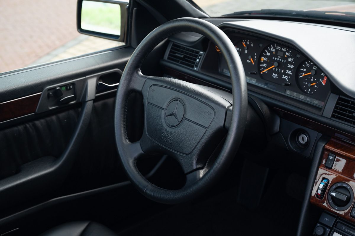 Mercedes-Benz E-Klasse (1995) — foto 51