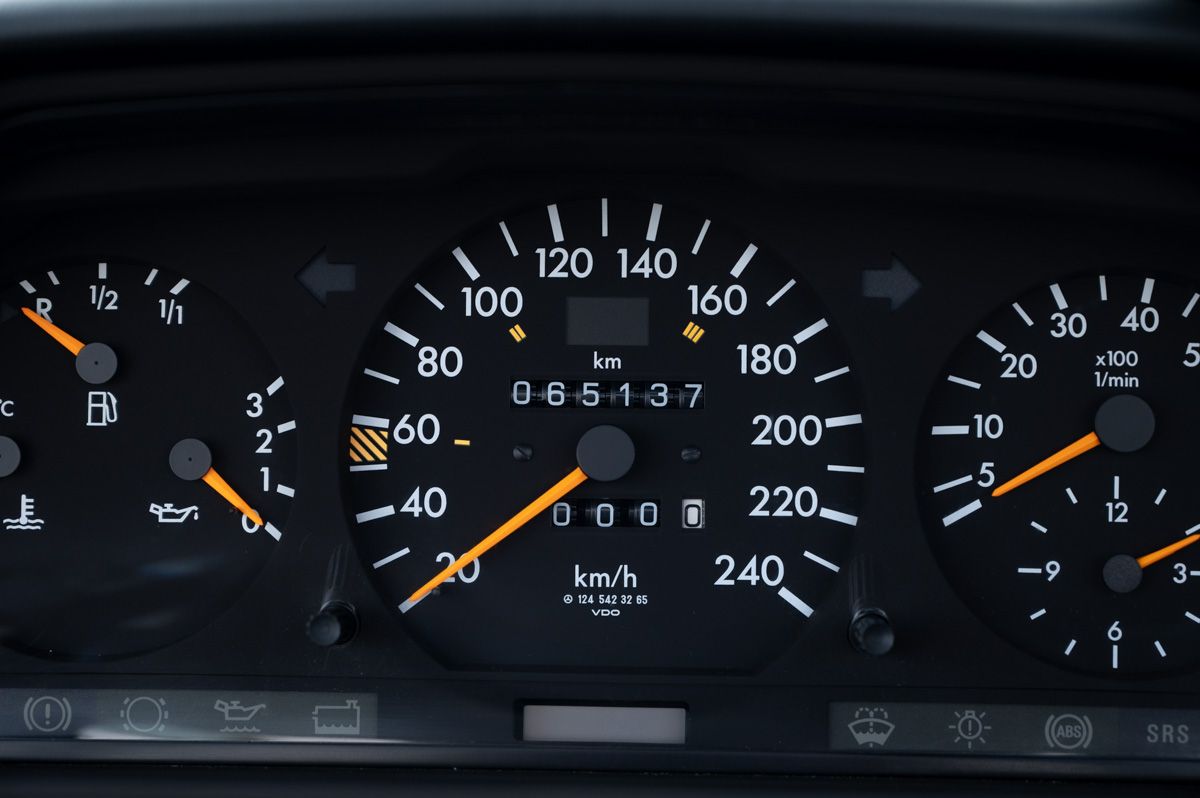Mercedes-Benz E-Klasse (1995) — foto 49