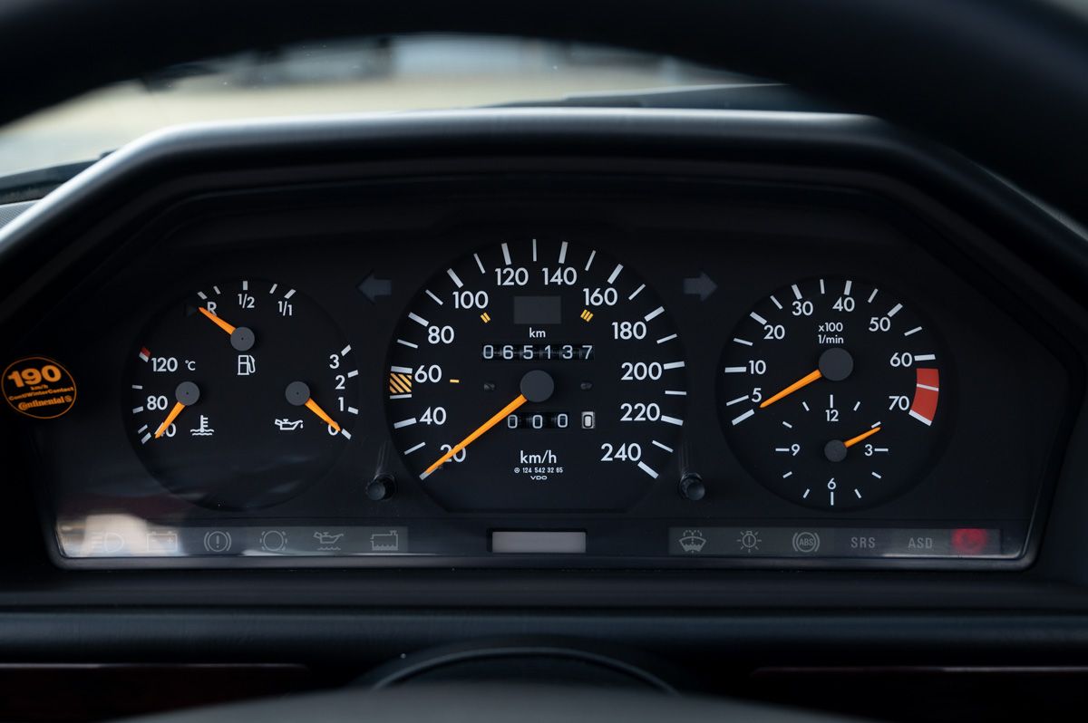 Mercedes-Benz E-Klasse (1995) — foto 39