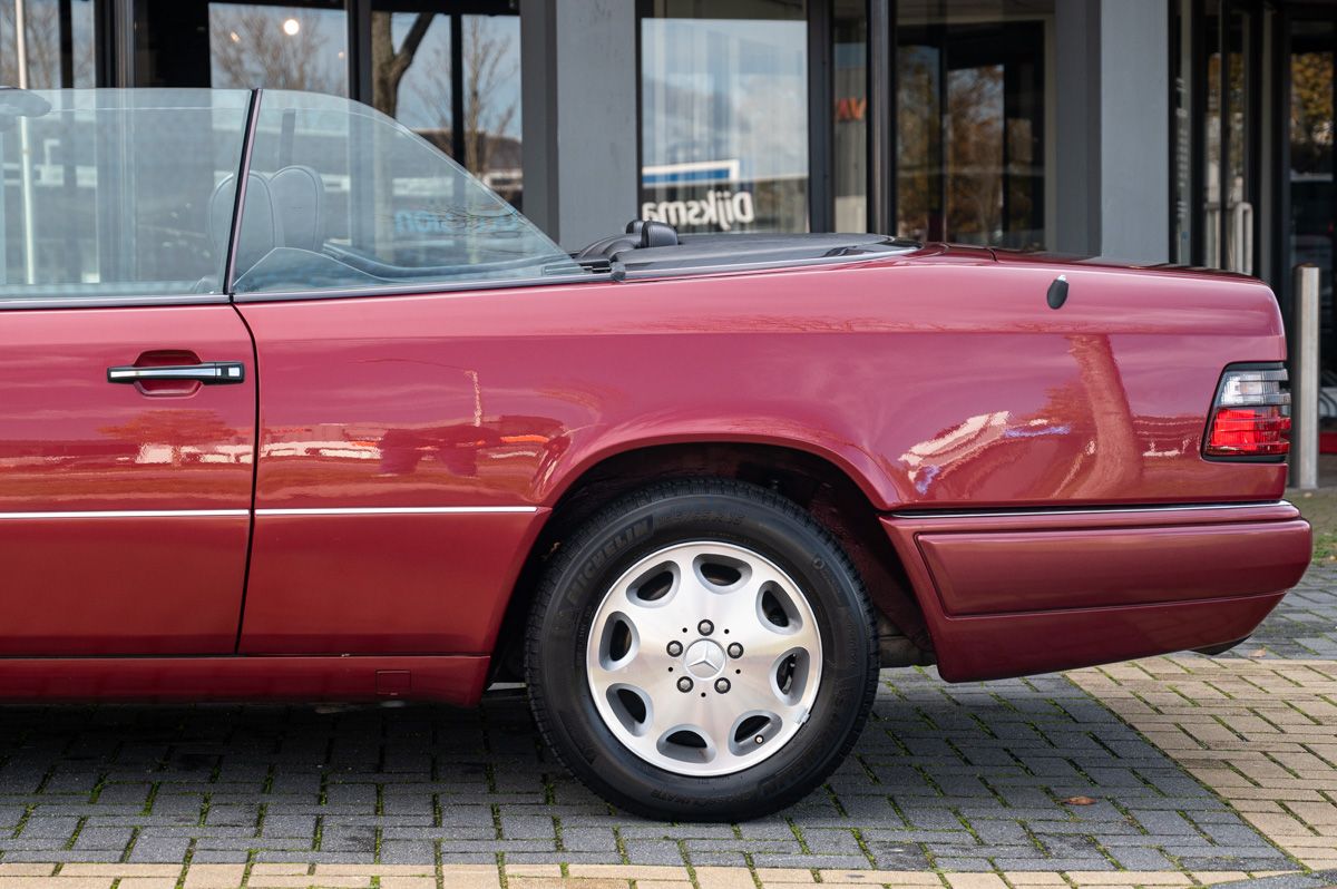 Mercedes-Benz E-Klasse (1995) — foto 32