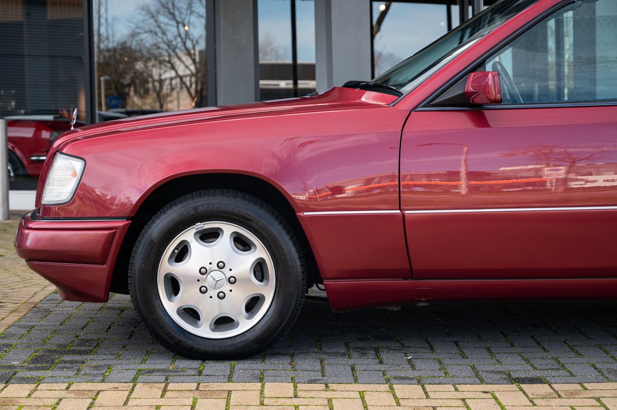 Mercedes-Benz E-Klasse (1995) — foto 13