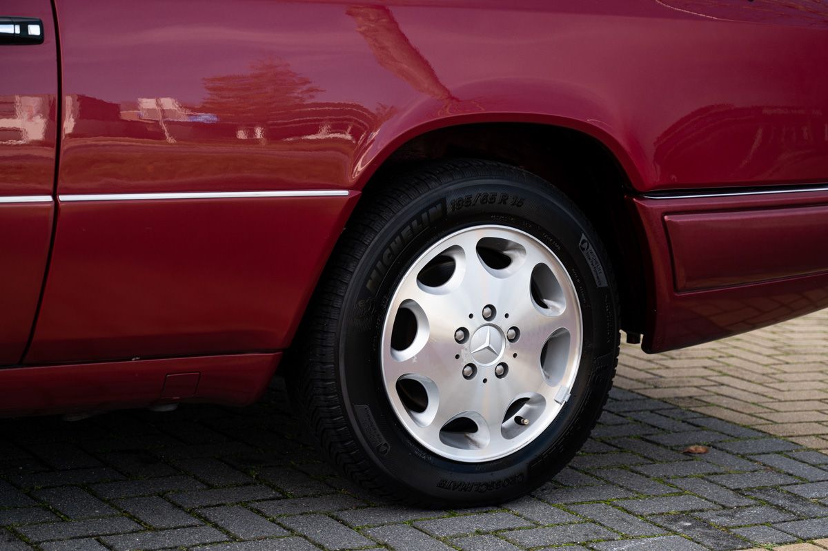 Mercedes-Benz E-Klasse (1995) — foto 15