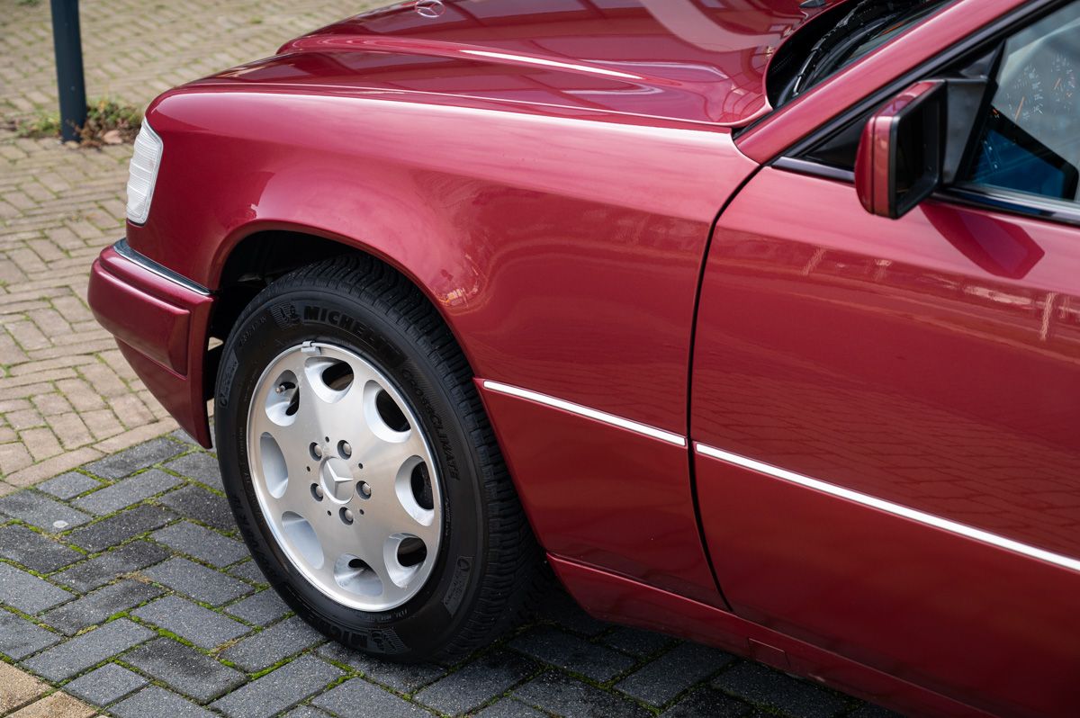 Mercedes-Benz E-Klasse (1995) — foto 17