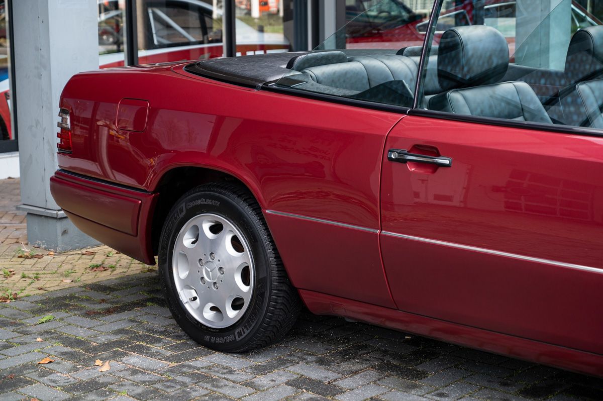 Mercedes-Benz E-Klasse (1995) — foto 35