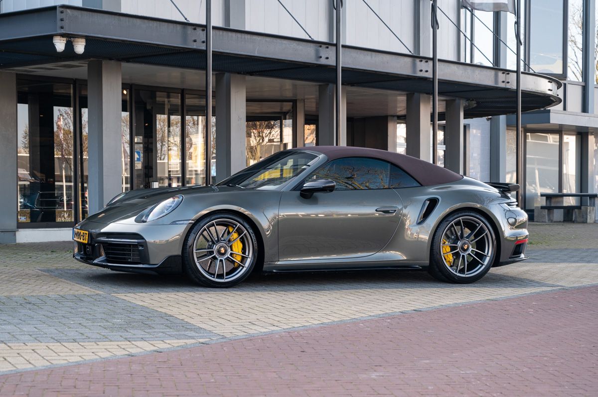 Porsche 911 (2021) — foto 2