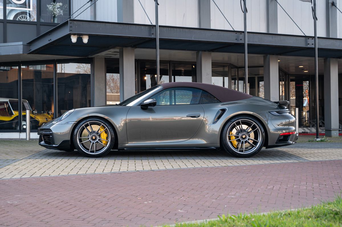 Porsche 911 (2021) — foto 9