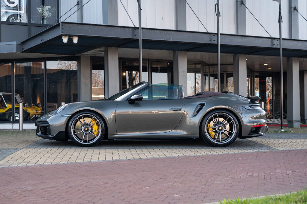 Porsche 911 (2021) — foto 8