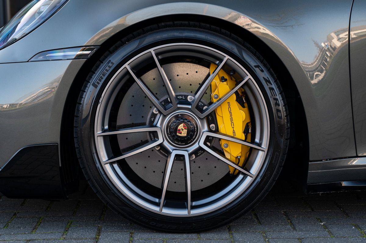 Porsche 911 (2021) — foto 19
