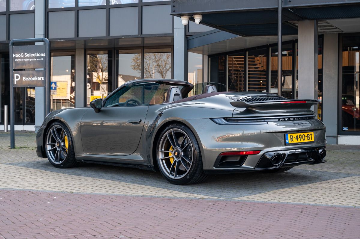 Porsche 911 (2021) — foto 11