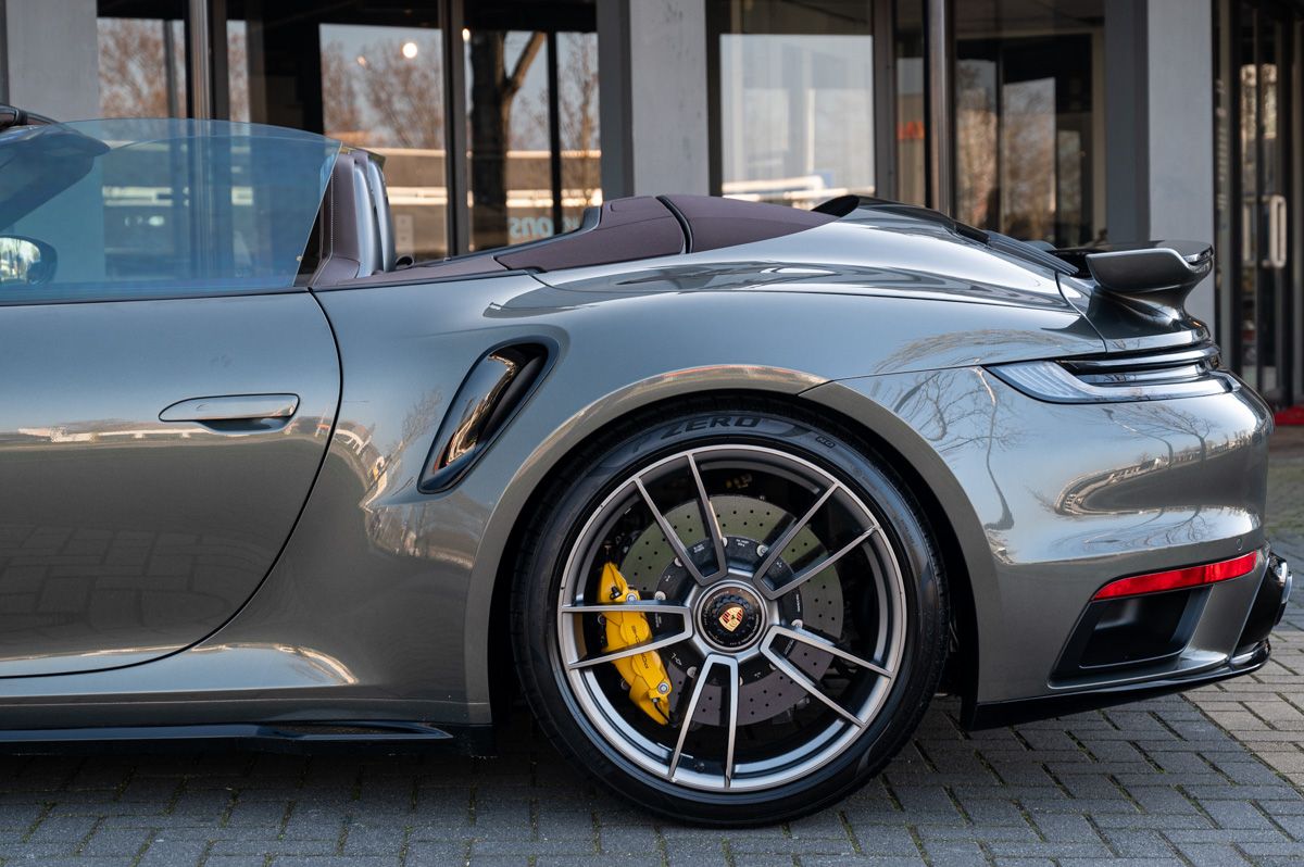 Porsche 911 (2021) — foto 30