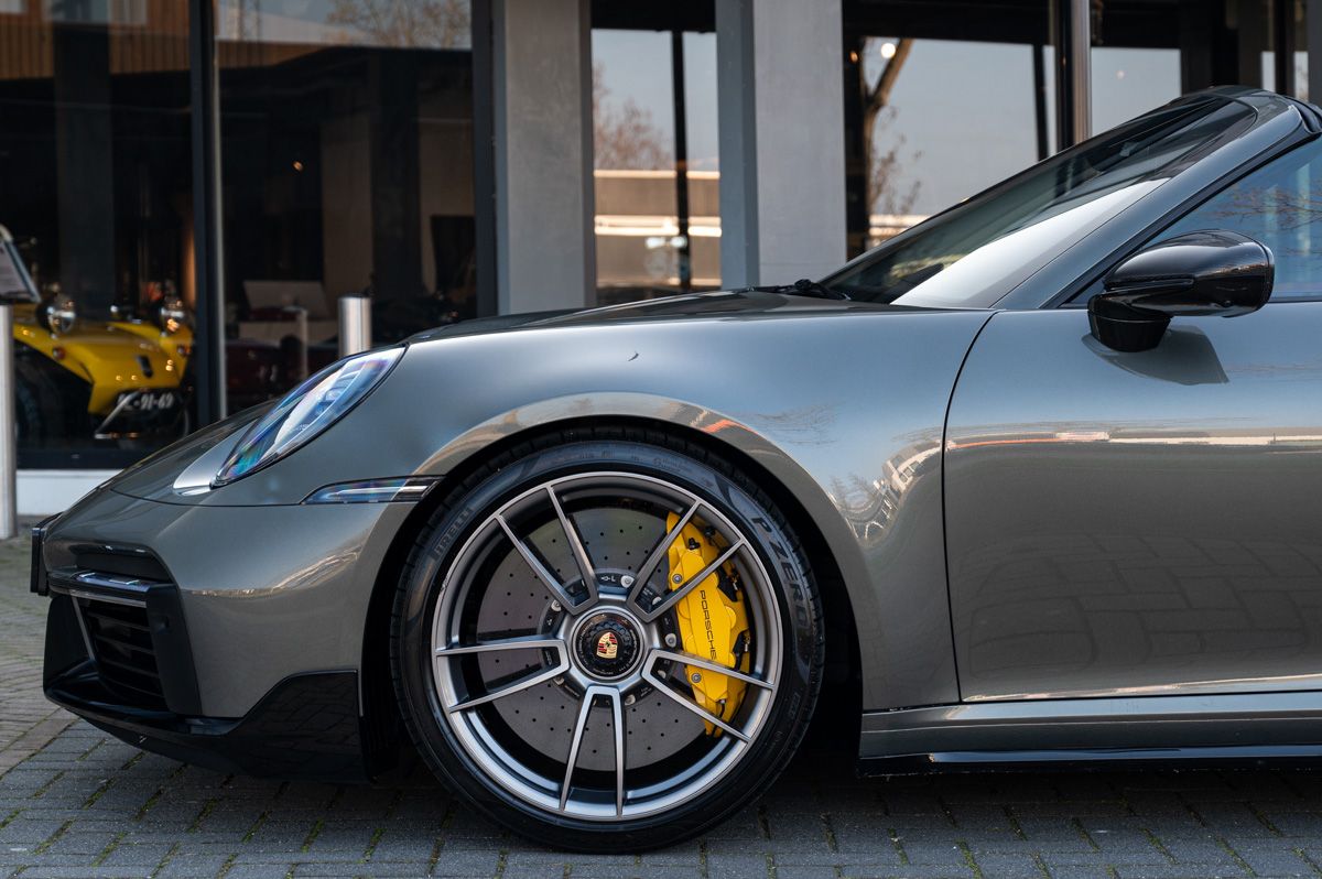 Porsche 911 (2021) — foto 31
