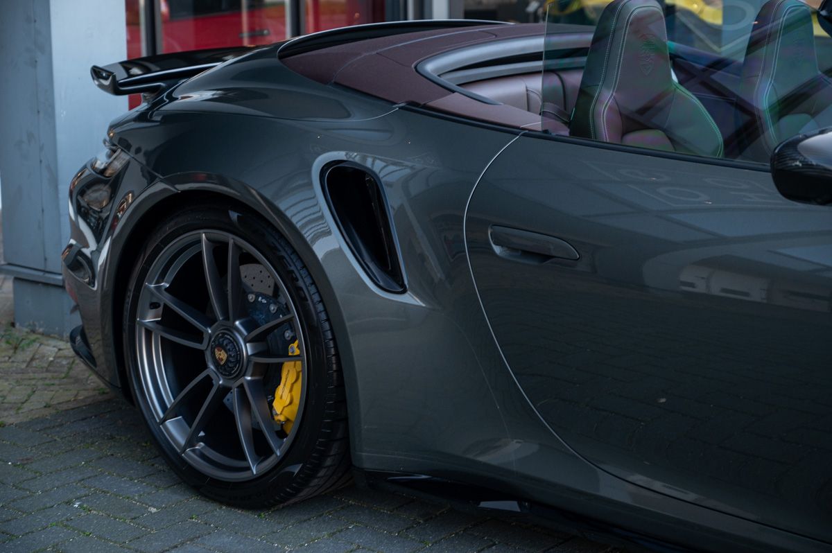 Porsche 911 (2021) — foto 23