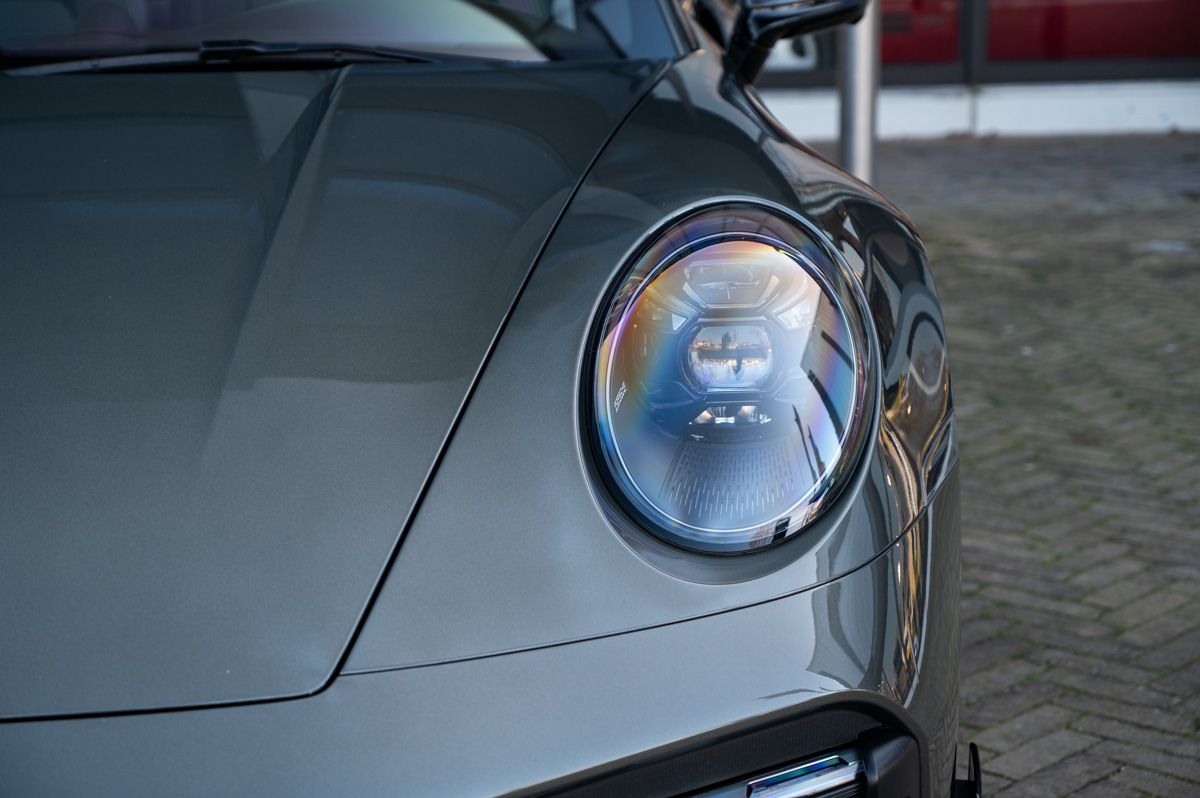 Porsche 911 (2021) — foto 25