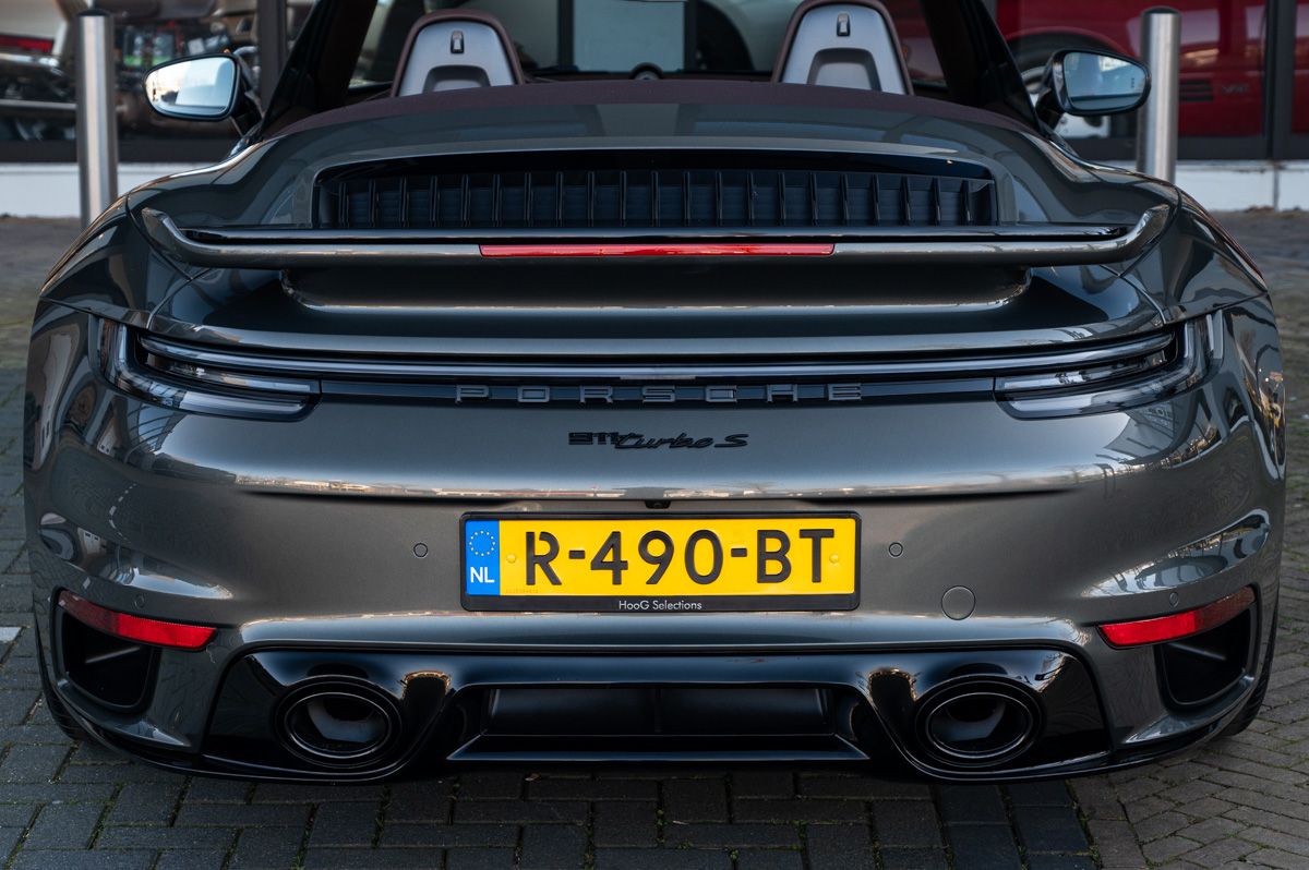 Porsche 911 (2021) — foto 17