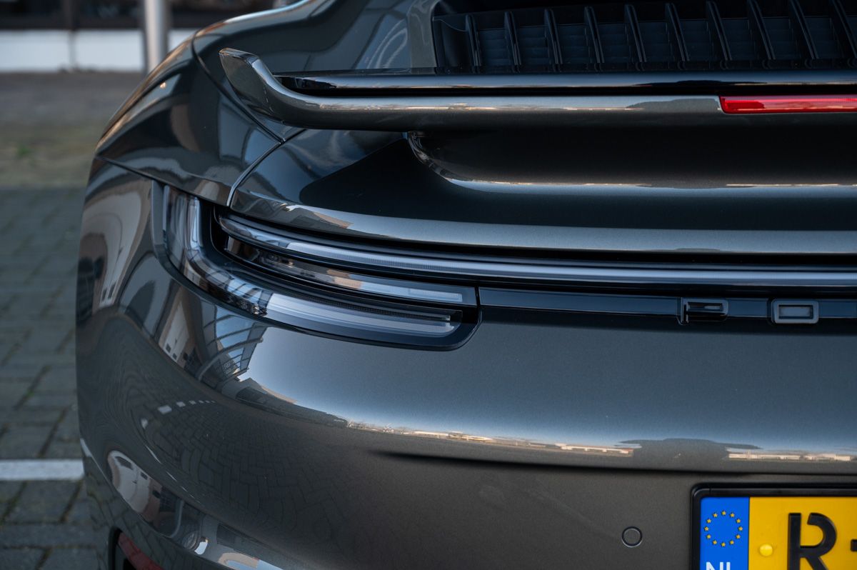 Porsche 911 (2021) — foto 26