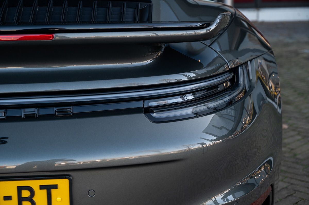 Porsche 911 (2021) — foto 27