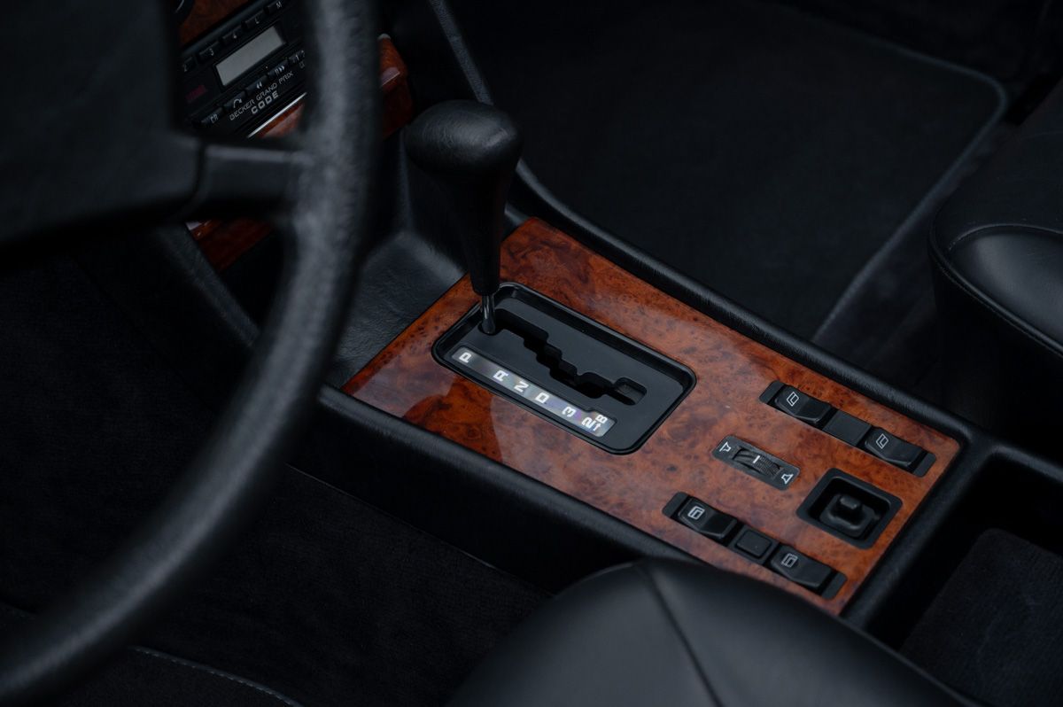 Mercedes-Benz S-Klasse (1984) — foto 61