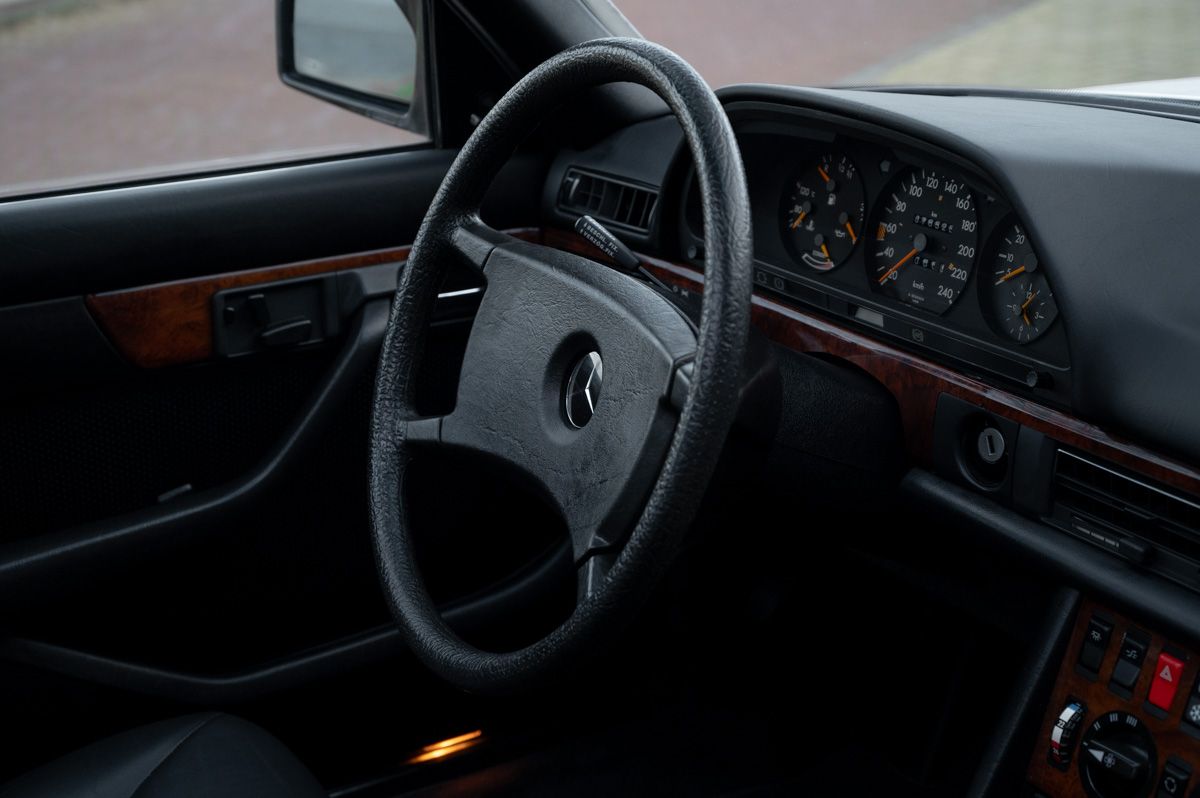 Mercedes-Benz S-Klasse (1984) — foto 55