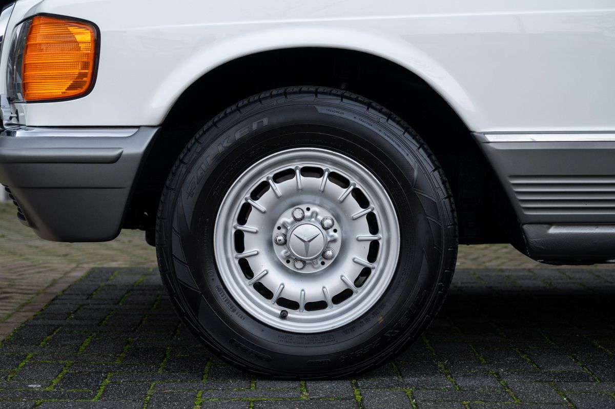 Mercedes-Benz S-Klasse (1984) — foto 14