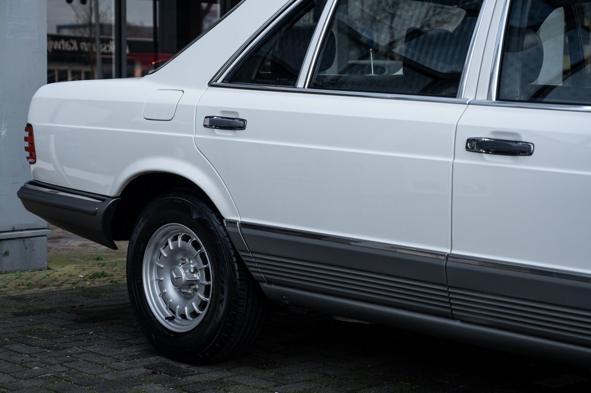 Mercedes-Benz S-Klasse (1984) — foto 30