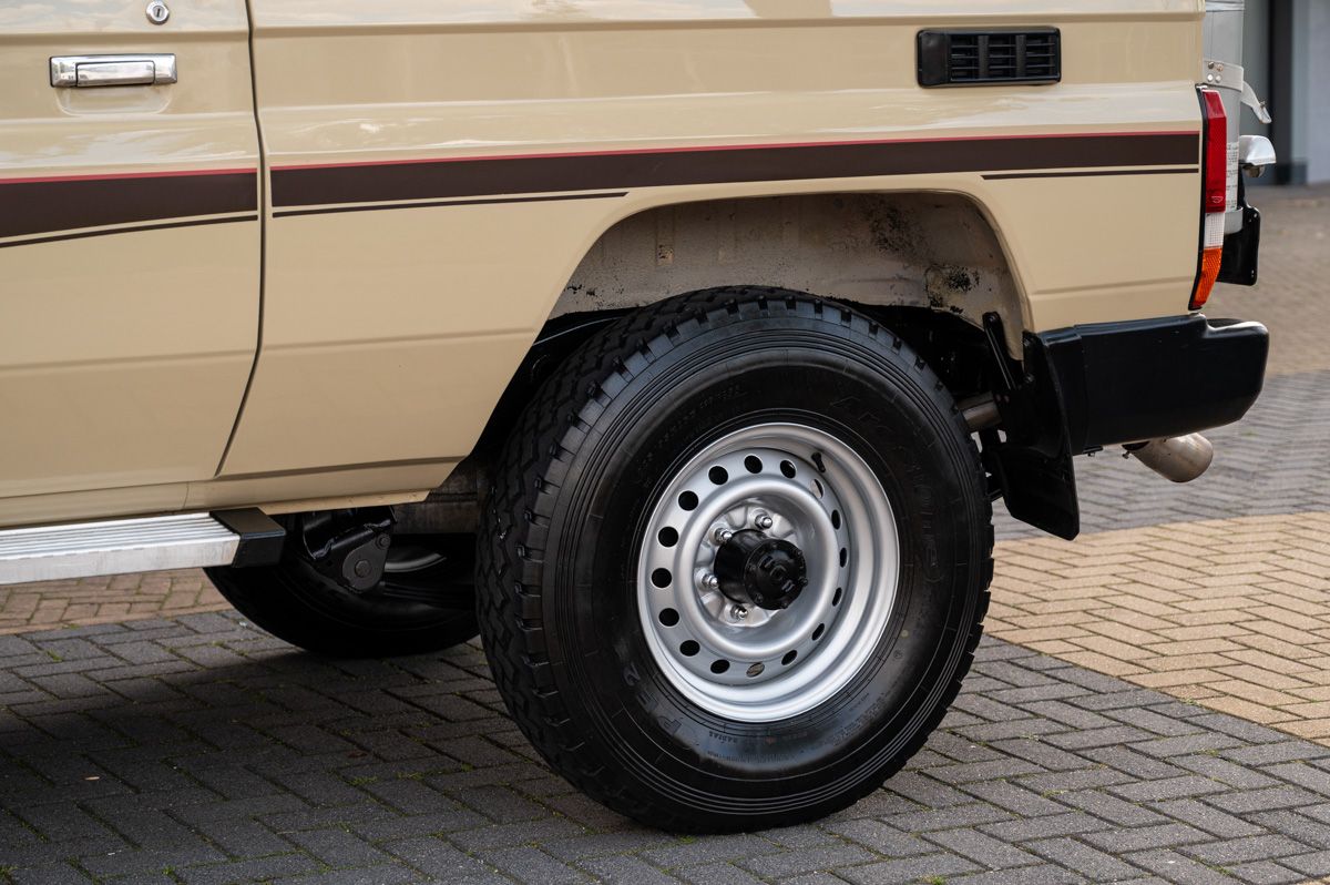 Toyota Land Cruiser (1994) — Foto 18