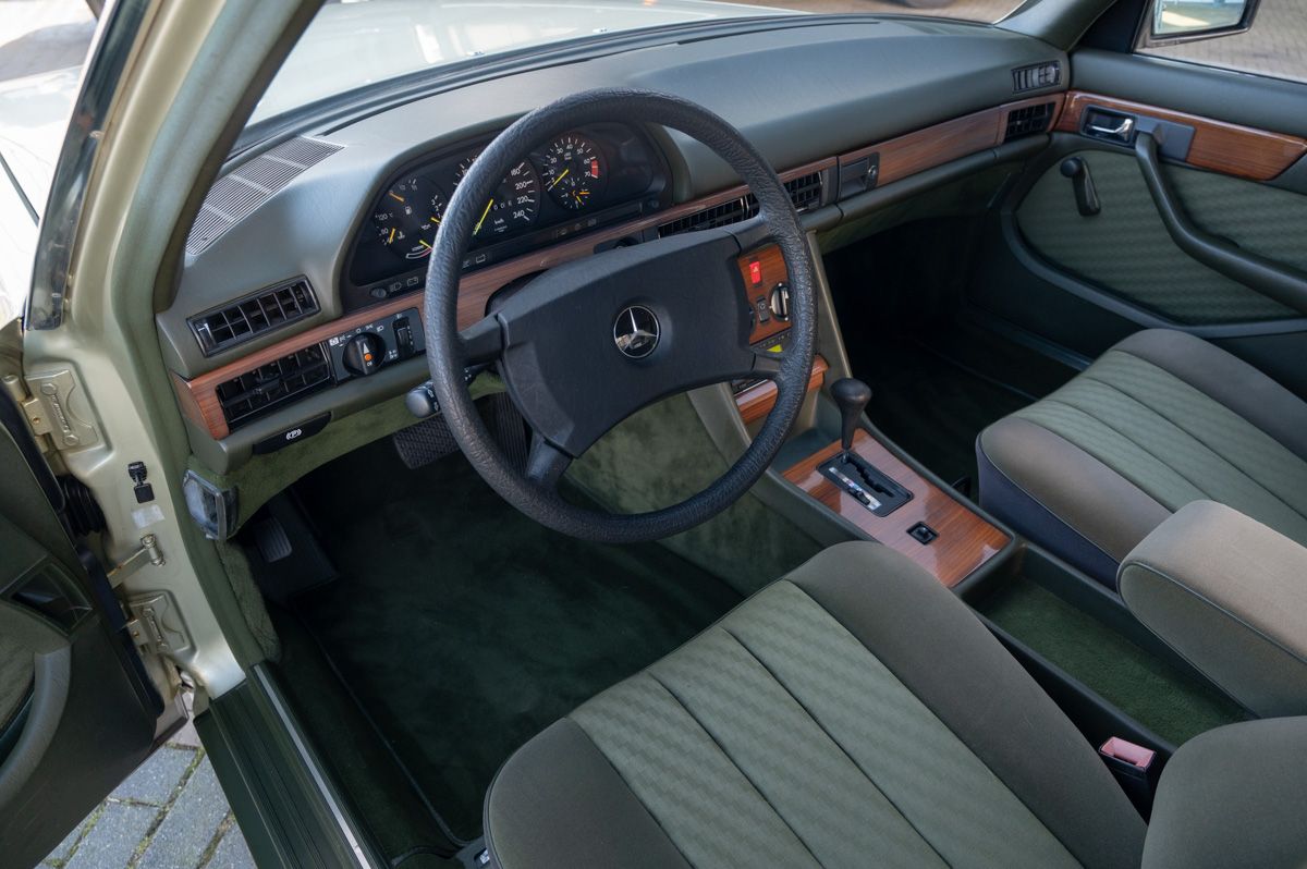 Mercedes-Benz S-Klasse (1986) — foto 40