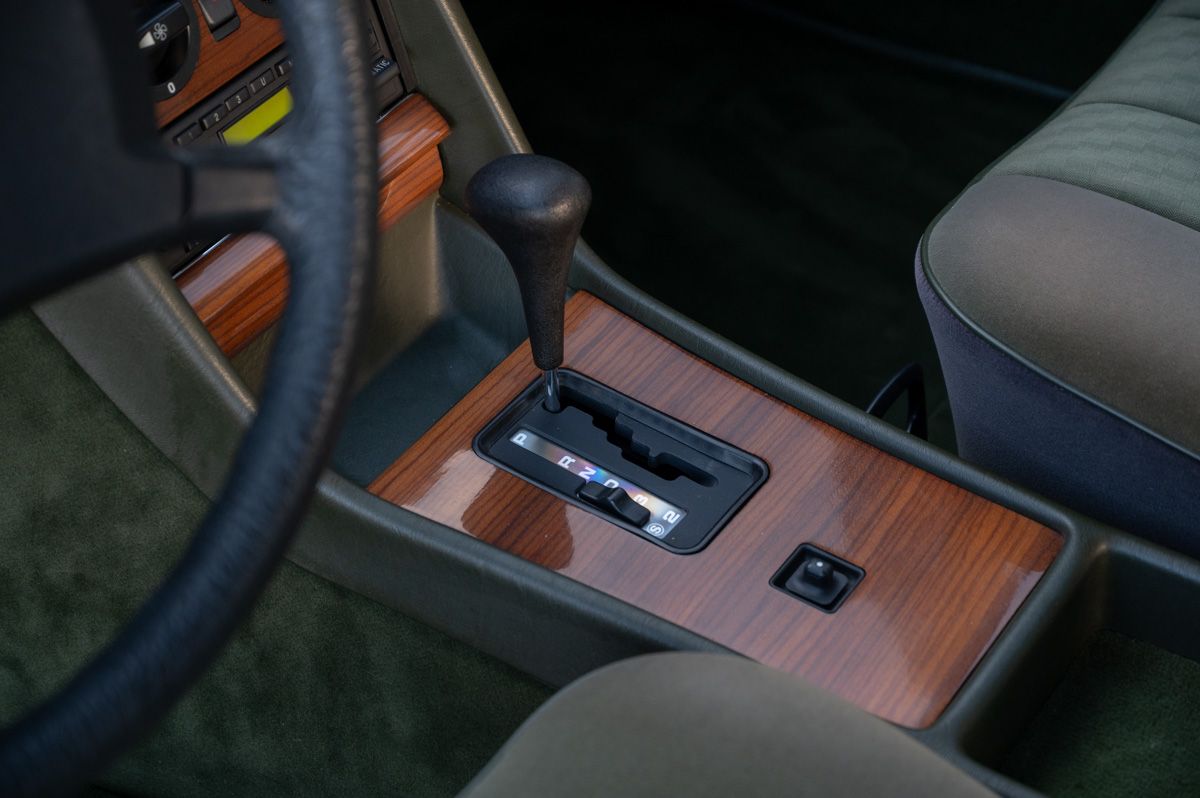 Mercedes-Benz S-Klasse (1986) — foto 54