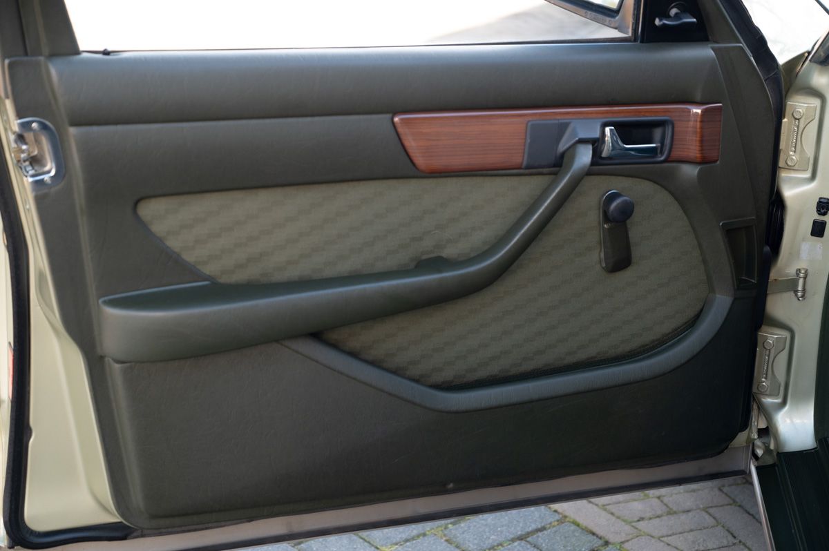 Mercedes-Benz S-Klasse (1986) — foto 56