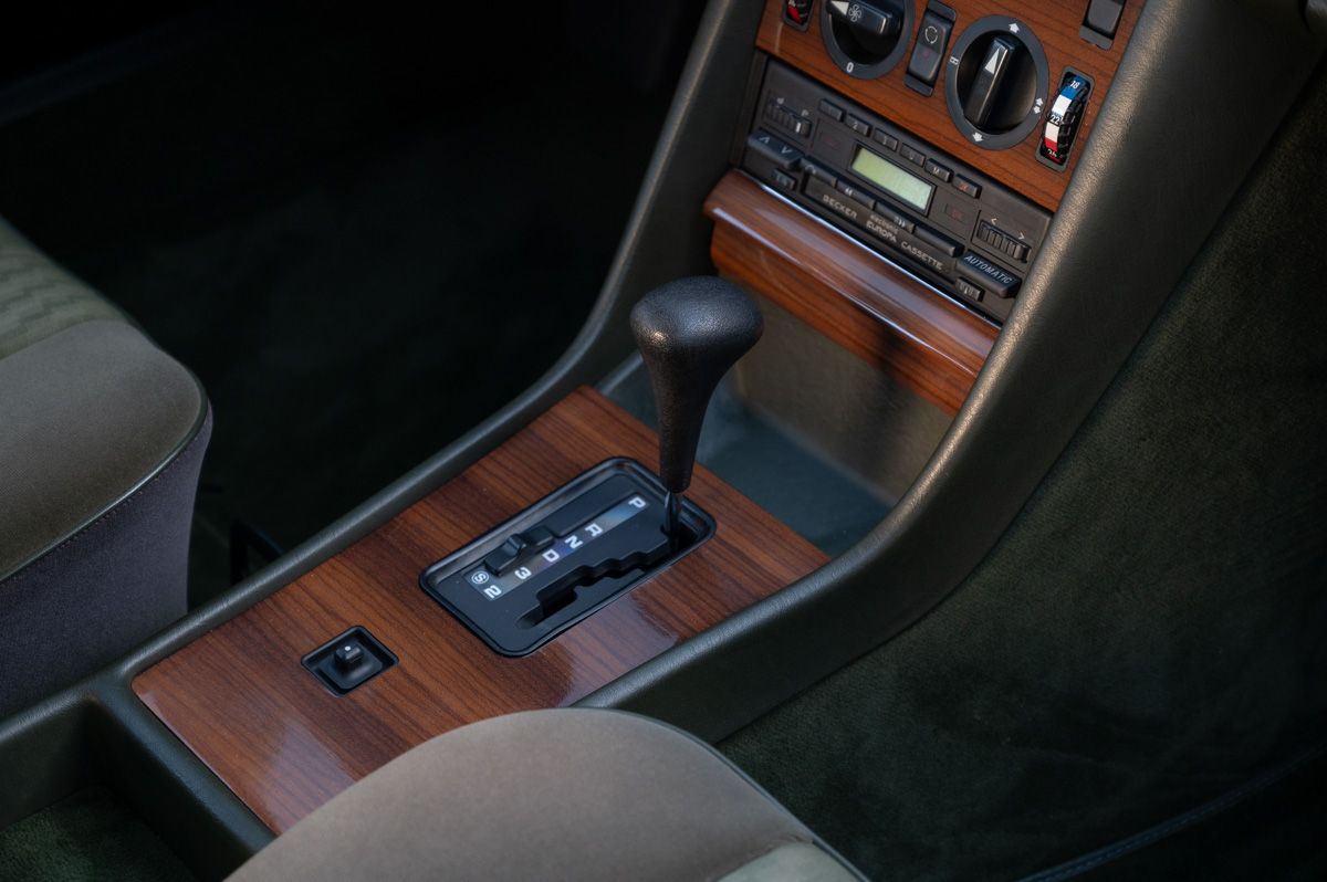 Mercedes-Benz S-Klasse (1986) — foto 58