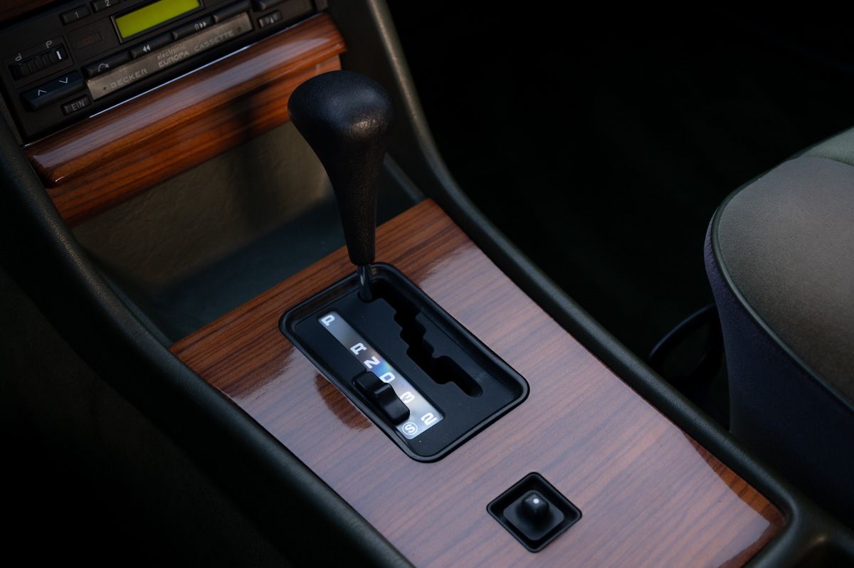 Mercedes-Benz S-Klasse (1986) — foto 63