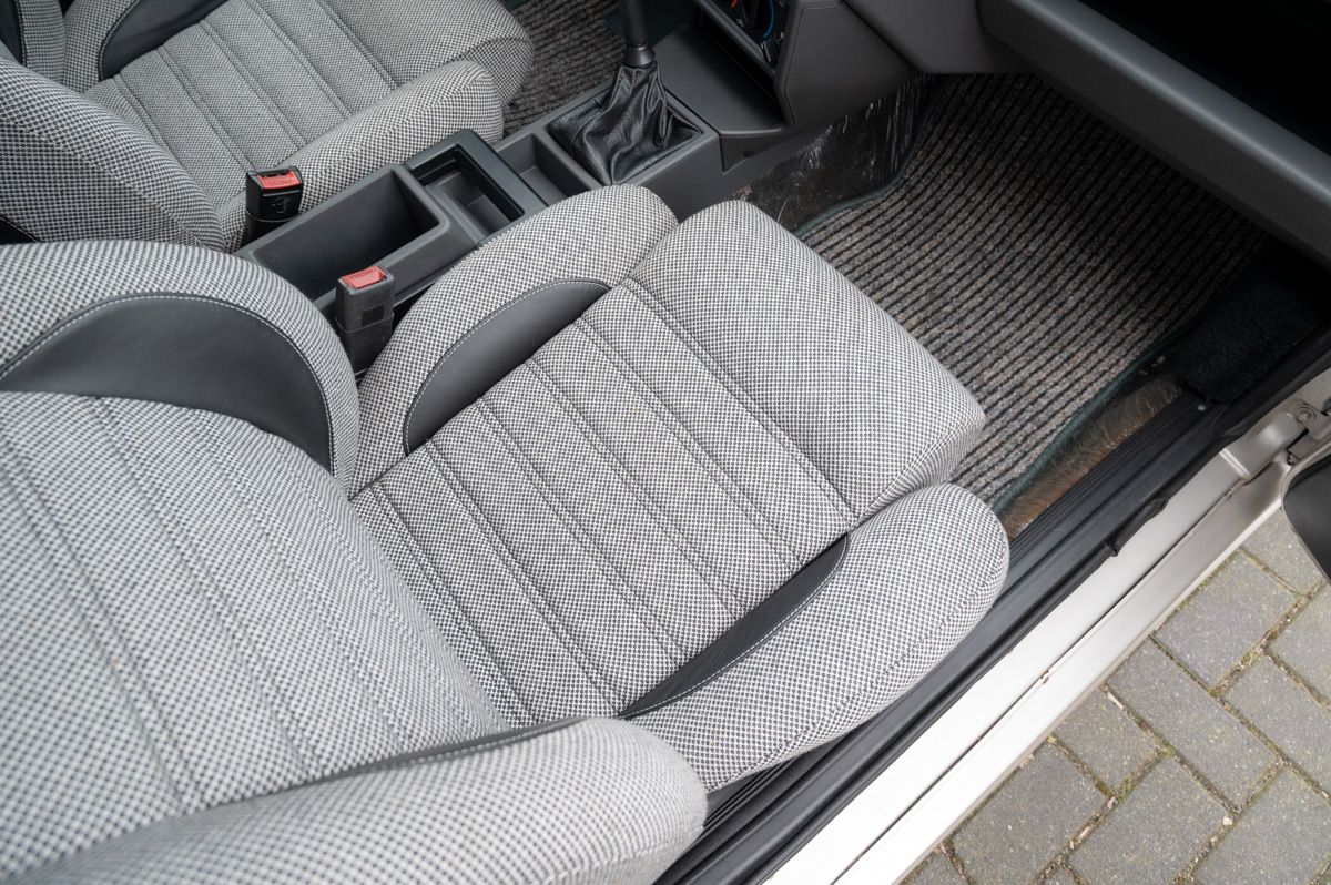 Alfa Romeo 75 (1988) — foto 47