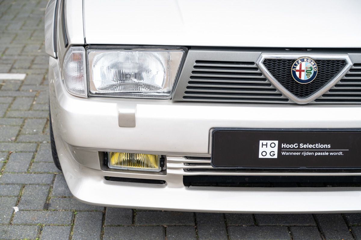 Alfa Romeo 75 (1988) — foto 17