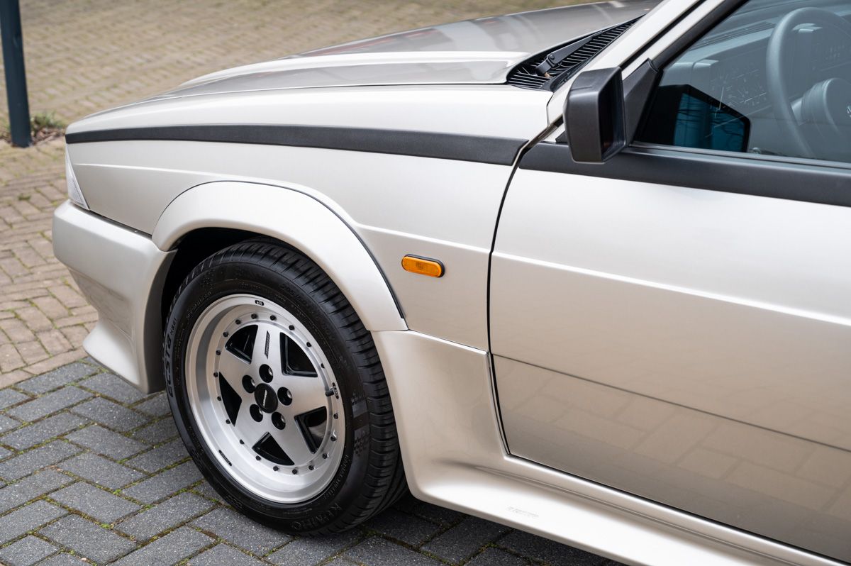Alfa Romeo 75 (1988) — foto 41