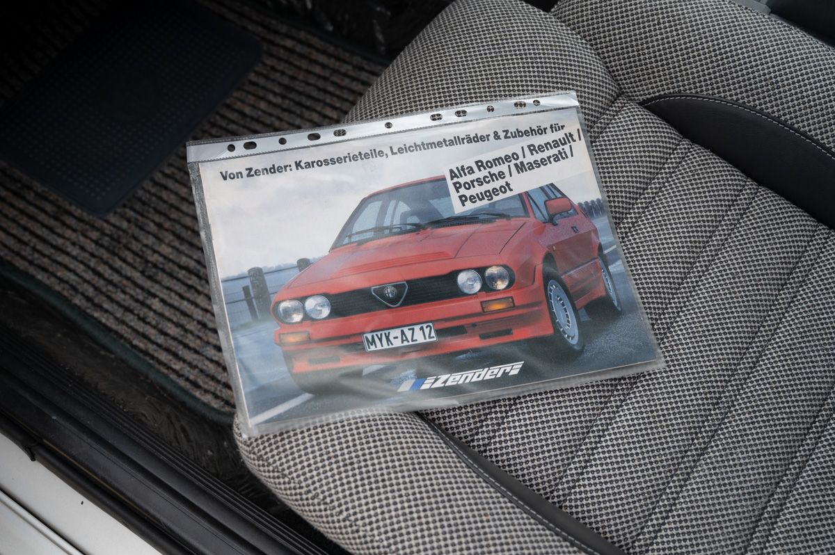 Alfa Romeo 75 (1988) — foto 81