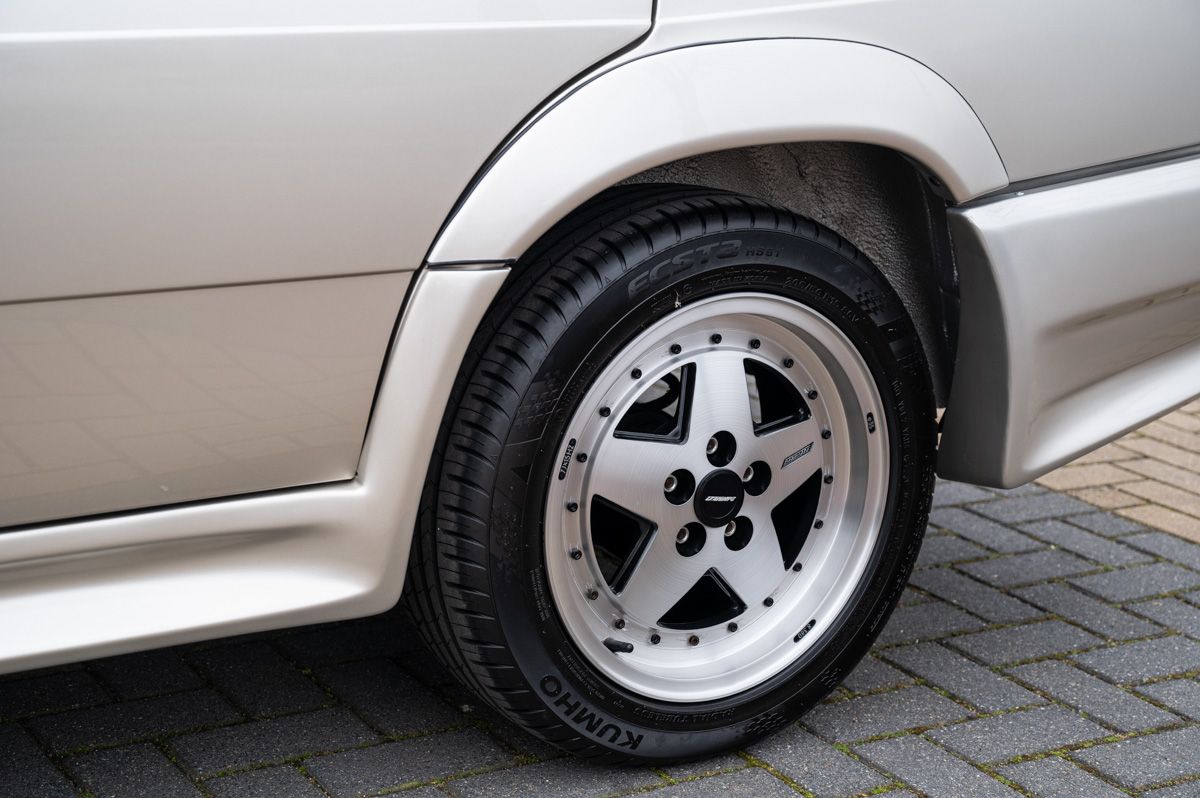 Alfa Romeo 75 (1988) — foto 15
