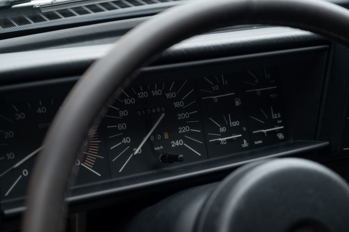 Alfa Romeo 75 (1988) — foto 54