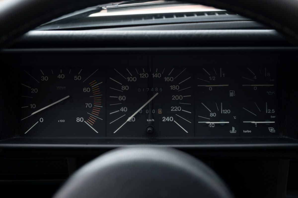 Alfa Romeo 75 (1988) — foto 55