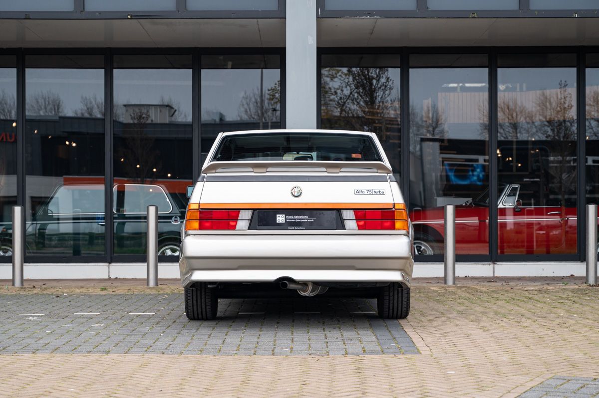 Alfa Romeo 75 (1988) — foto 10