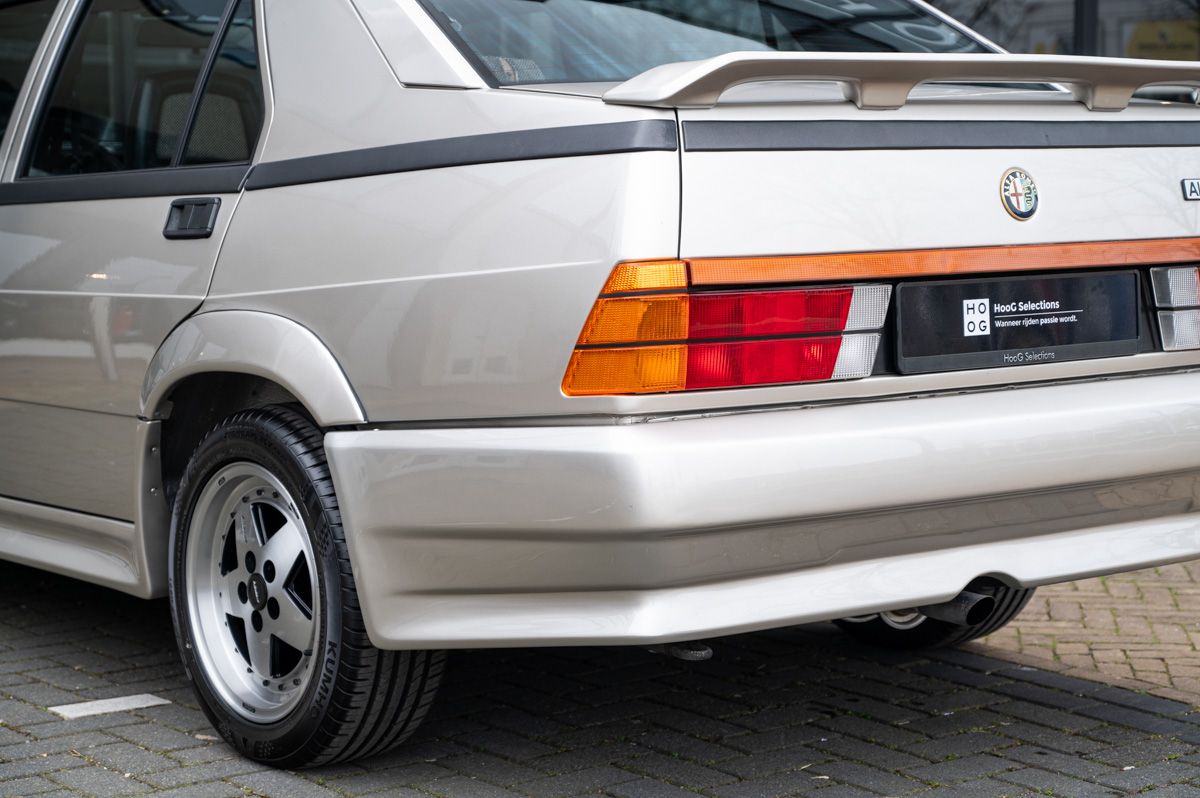 Alfa Romeo 75 (1988) — foto 24