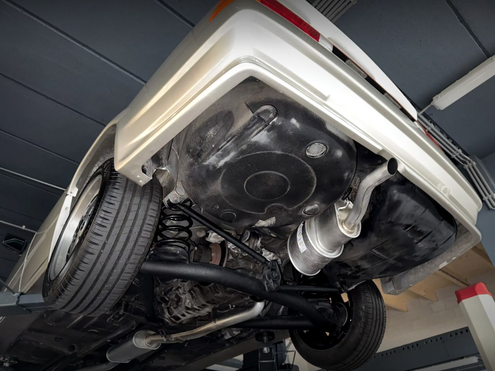 Alfa Romeo 75 (1988) — foto 95