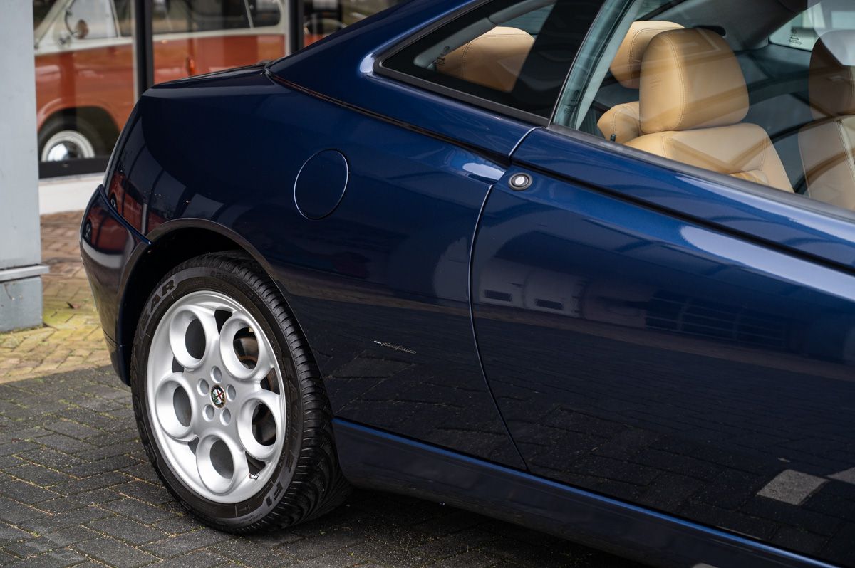 Alfa Romeo GTV (1999) — photo 13