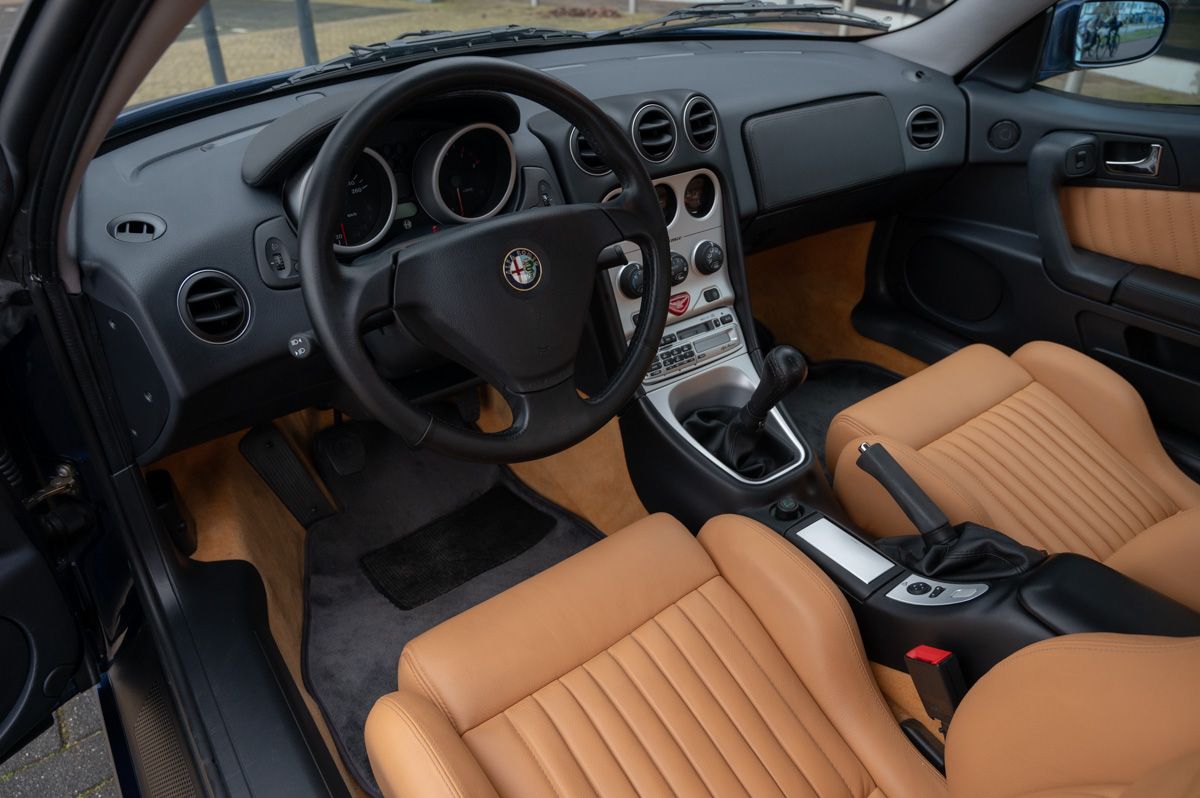 Alfa Romeo GTV (1999) — photo 38