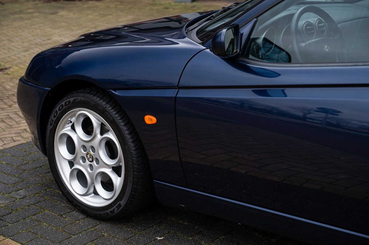 Alfa Romeo GTV (1999) — photo 17