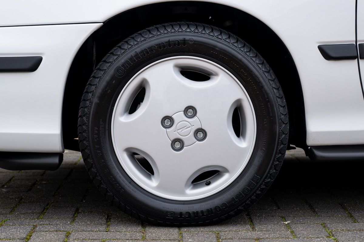 Opel Calibra (1996) — Foto 13