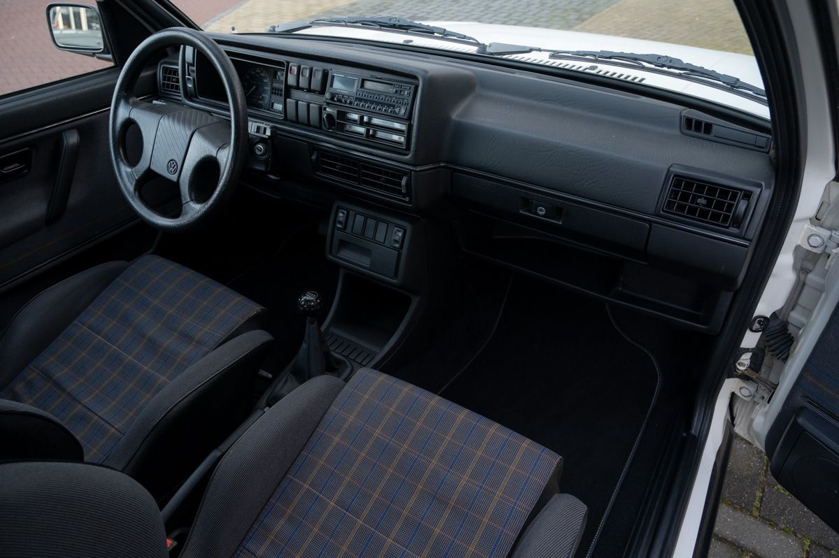 Volkswagen Golf (1989) — foto 40
