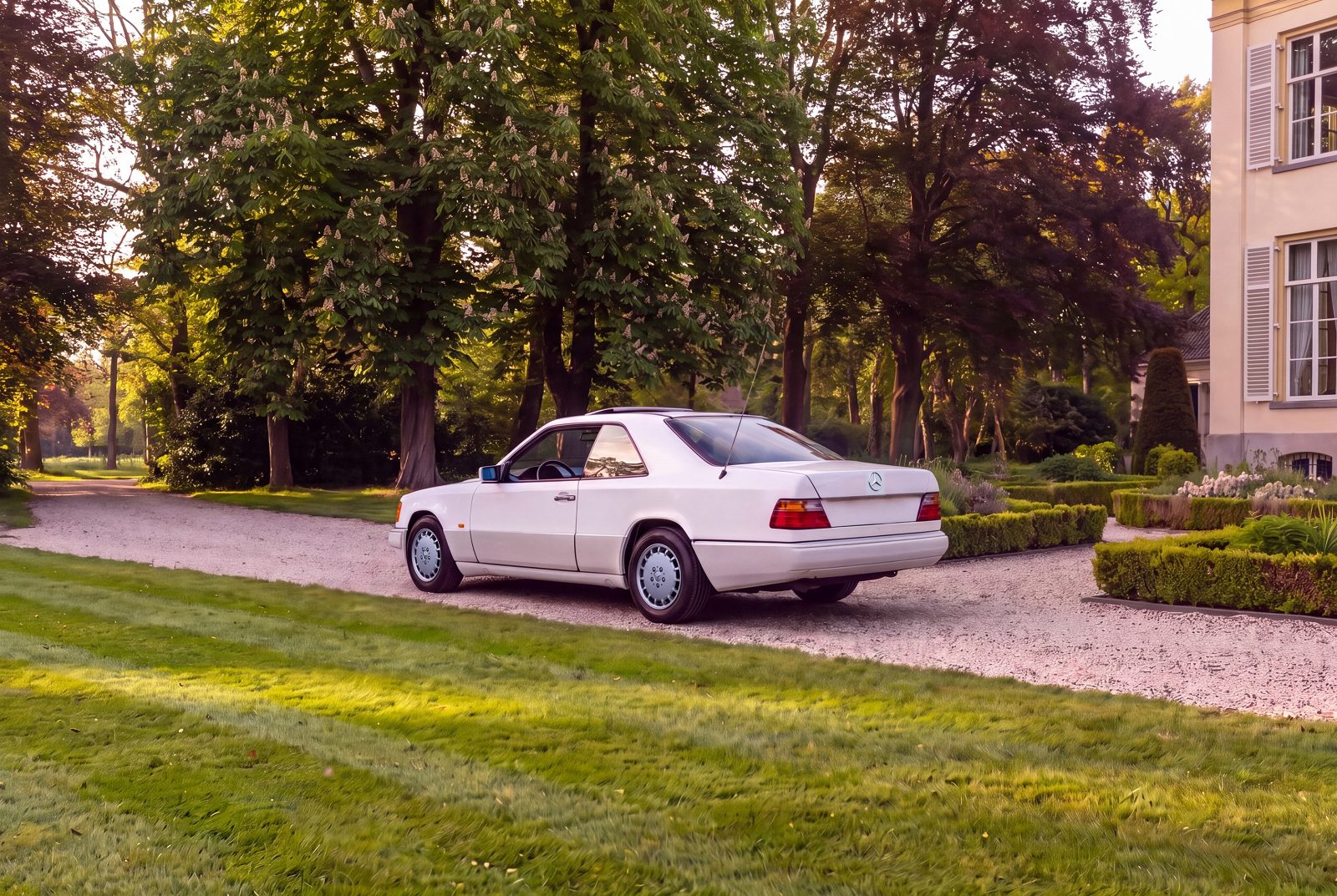 Mercedes-Benz E-Klasse (1991) — foto 86
