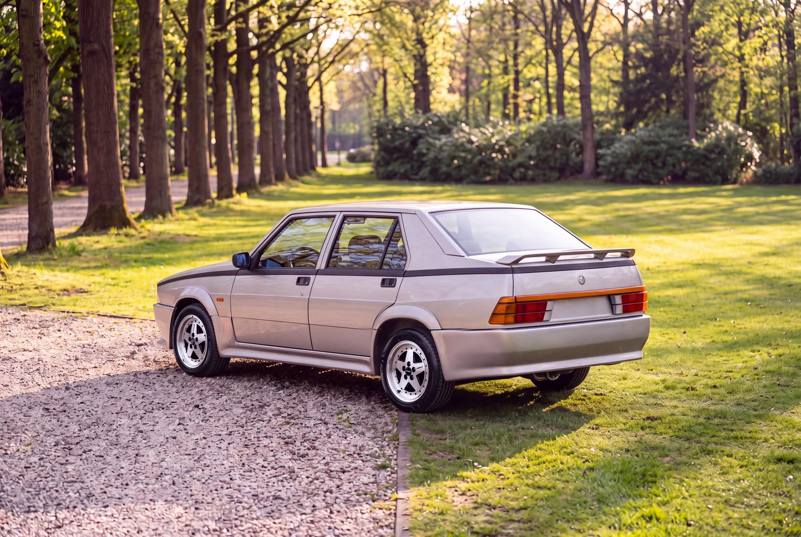 Alfa Romeo 75 (1988) — foto 100