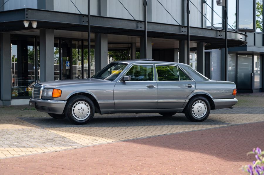 Mercedes-Benz S-Class 300SE (1987)